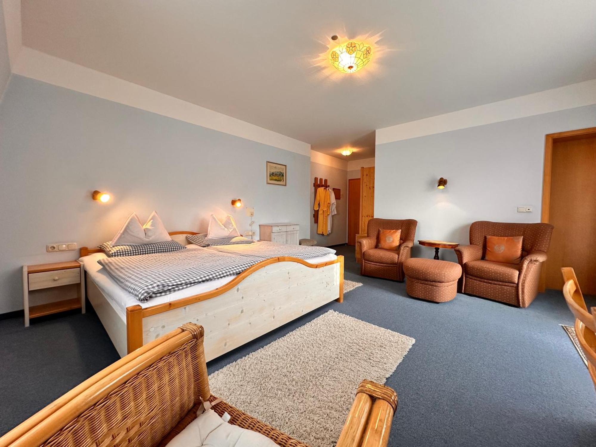 Pension Zum Loewen, Parkplatz, Fruehstueck, Wlan, Zentral Bad Steben Exterior foto